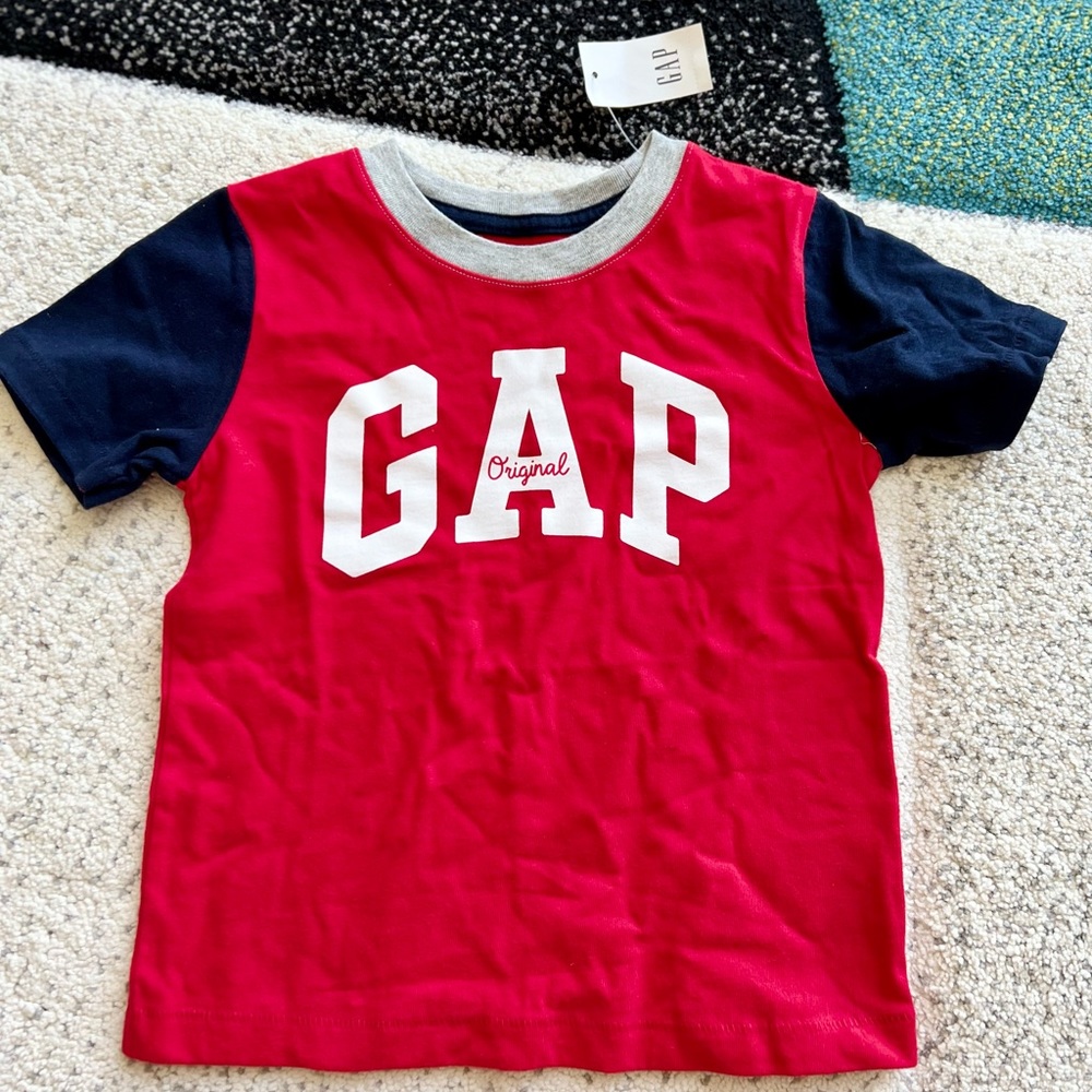 Brand new!Toddler boy’s Gap tee